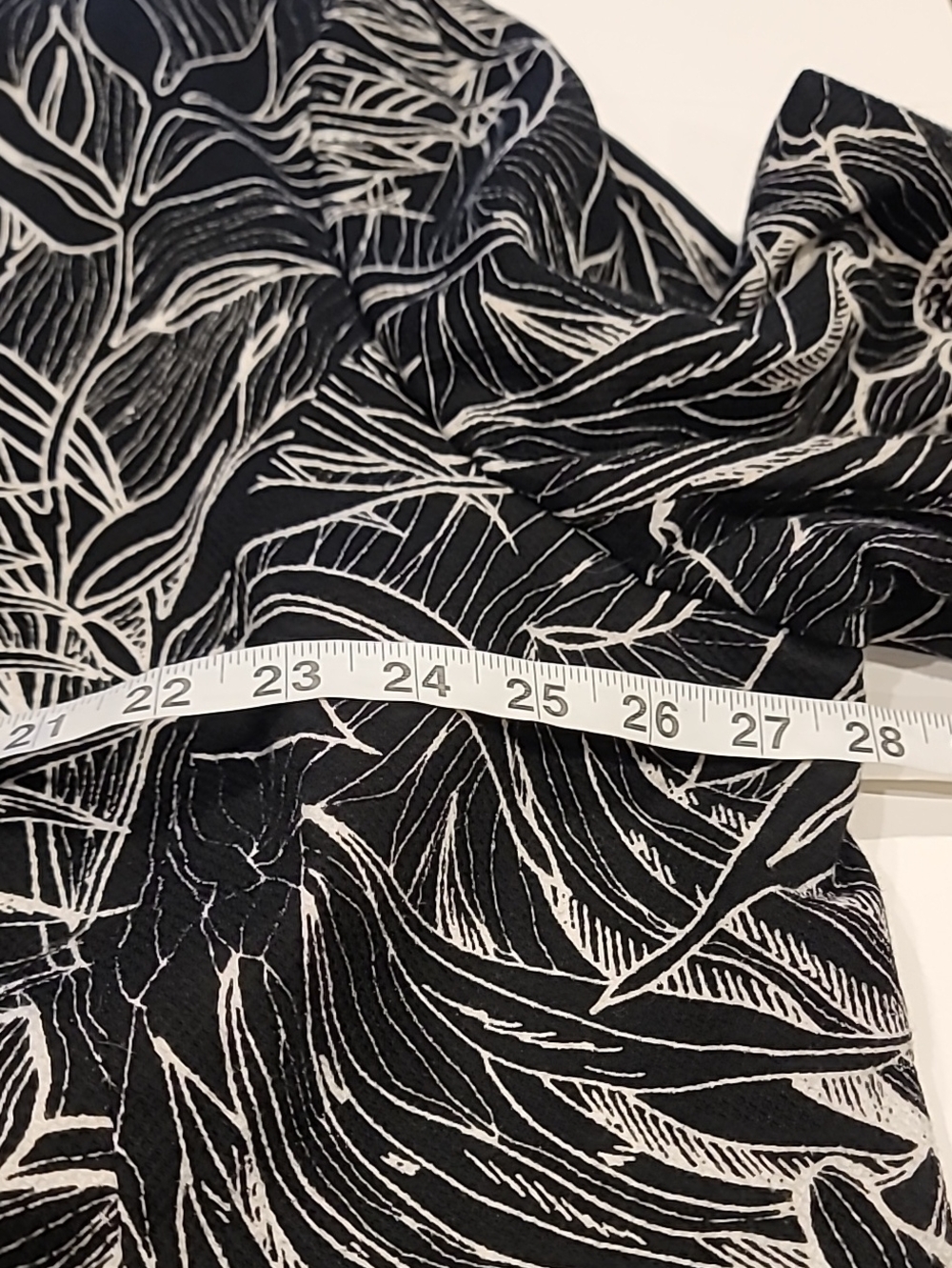 Austin Reed Black and White Floral. Open Front Jacket 22W - Picture 11 of 12
